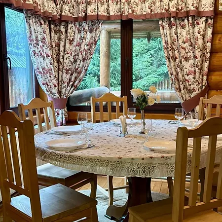 Polyanitsa окремий з каміном Lodge