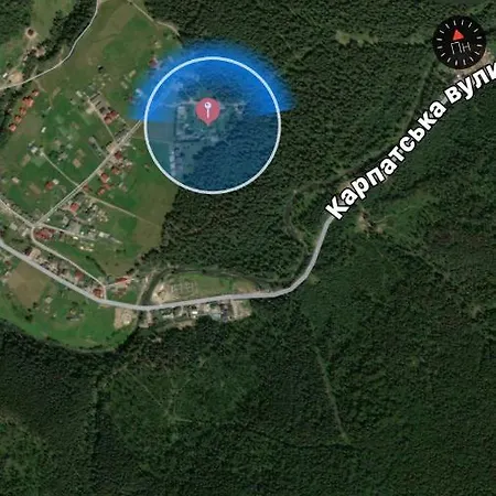 Деревянный коттедж Polyanitsa окремий з каміном