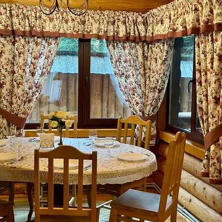 Polyanitsa окремий з каміном Деревянный коттедж