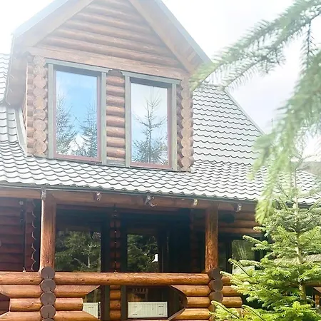 Деревянный коттедж Polyanitsa окремий з каміном Буковель