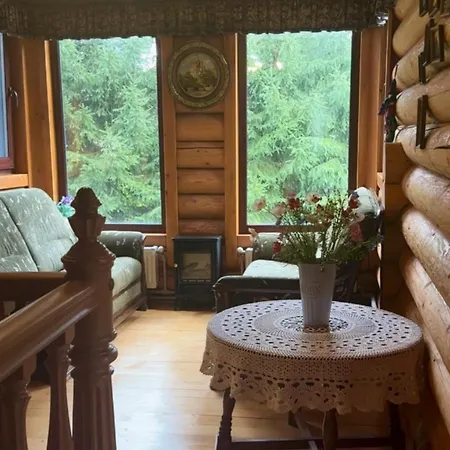 Polyanitsa окремий з каміном