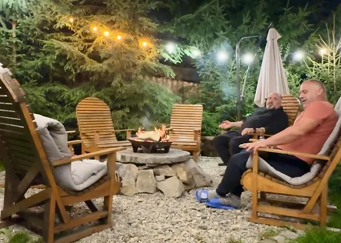 Polyanitsa окремий з каміном ロッジ